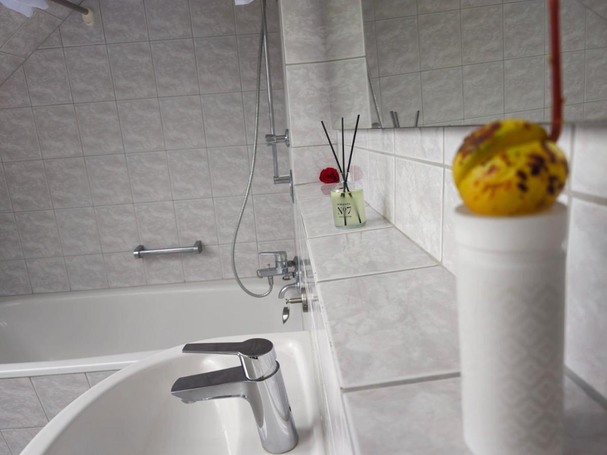 Sauna - Massage -Bodensee-Cinema Feeling- Home Sharing - Parking - Kueche Radolfzell am Bodensee Exteriér fotografie
